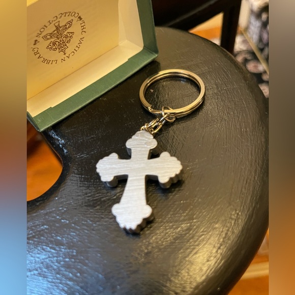 Vatican Library Collection Sacred Cross Christ Enamel Swarovski Crystal Keychain - Picture 2 of 11